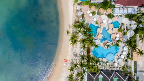 Бассейн в Outrigger Koh Samui Beach Resort