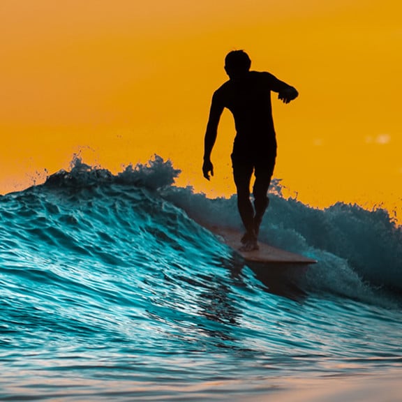 TOMA - Терраса современного искусства - Waikiki Beachcomber от Outrigger - Томми Пьеруки