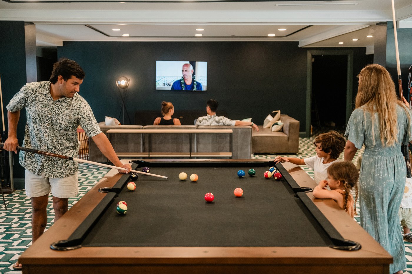 Бар у бассейна