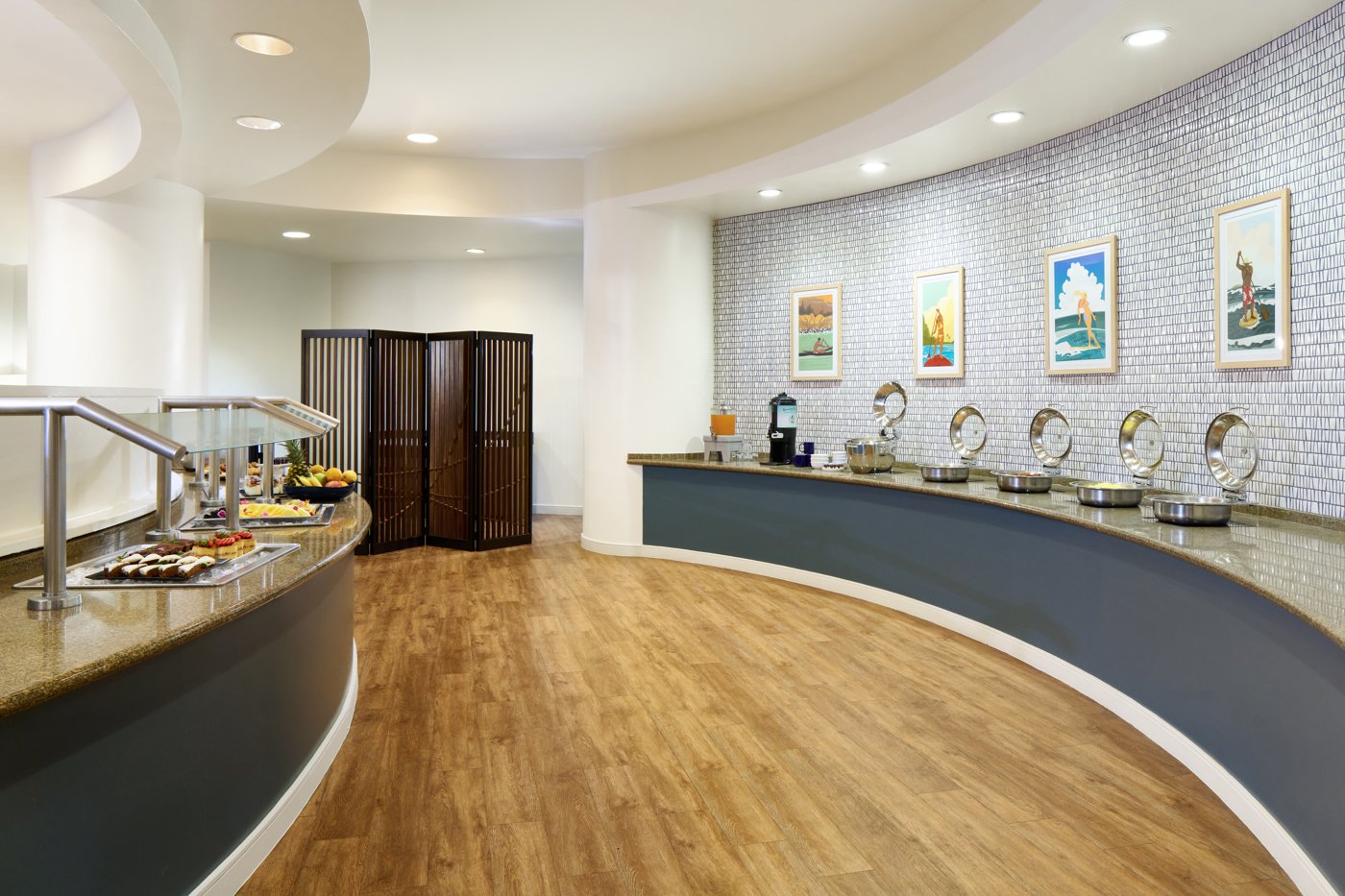 Voyager 47 Club Lounge buffet