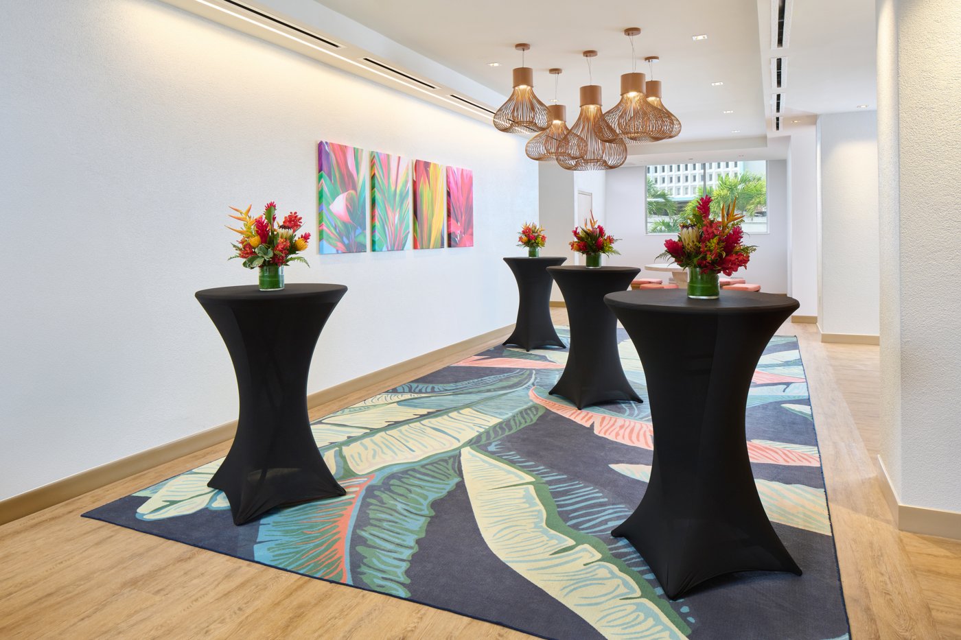 OUTRIGGER Waikīkī Paradise Hotel, фойе