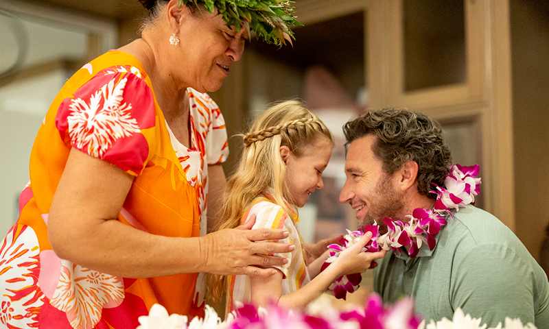 Lei Making | Cultural Exhibits at Outrigger Reef Waikiki Beach Resort