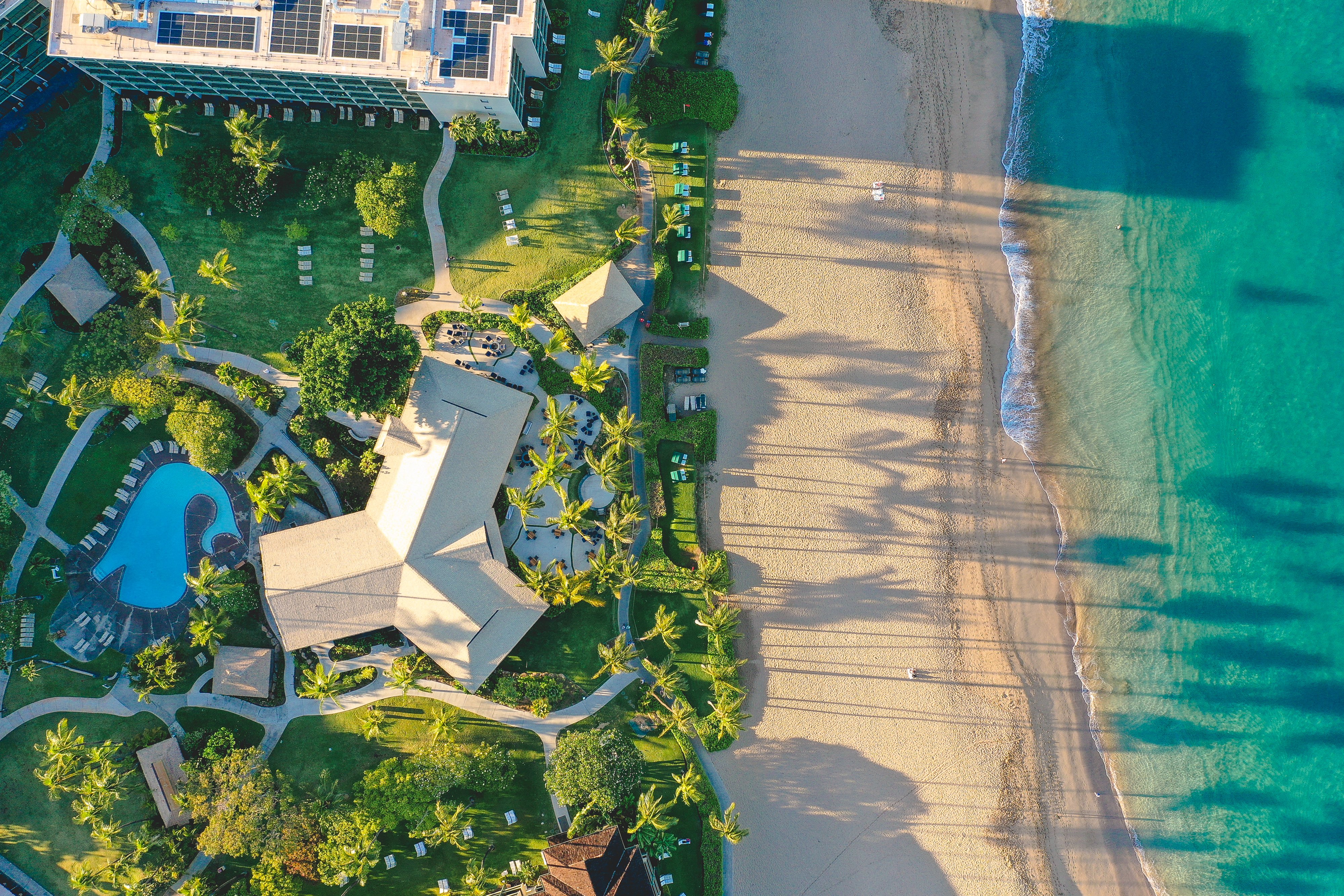 Вид с воздуха на курорт OUTRIGGER Kā'anapali Beach Resort