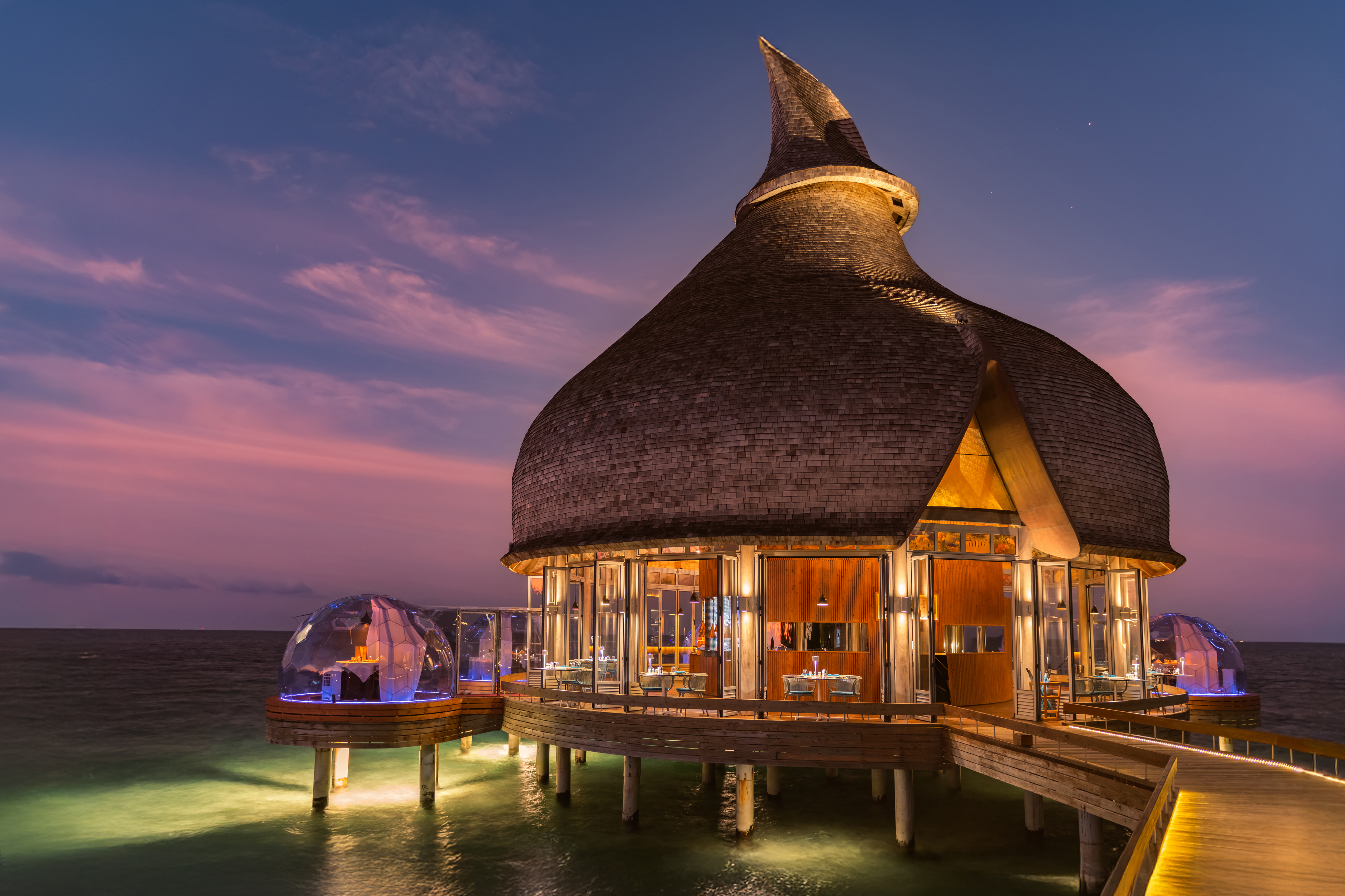 Moodhu Grill на курорте OUTRIGGER Maldives Maafushivaru